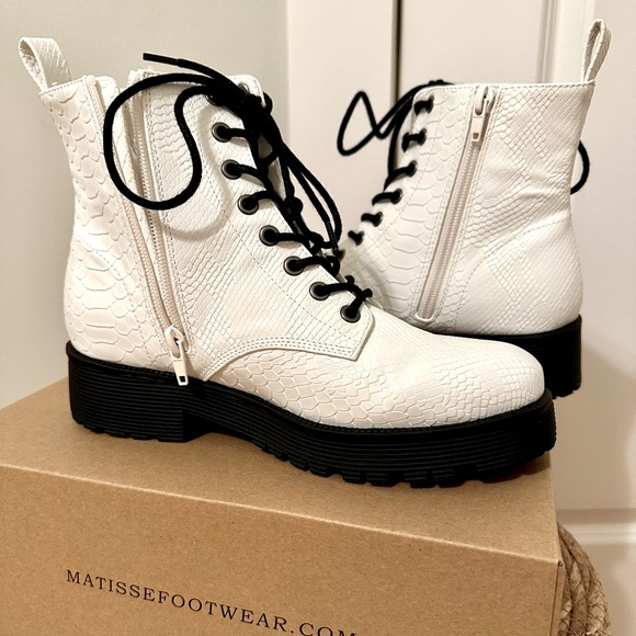 Matisse Lotus Crocodile Embossed Combat Boots Sz:7 NEW in Box! Anthropologie - Picture 3 of 10